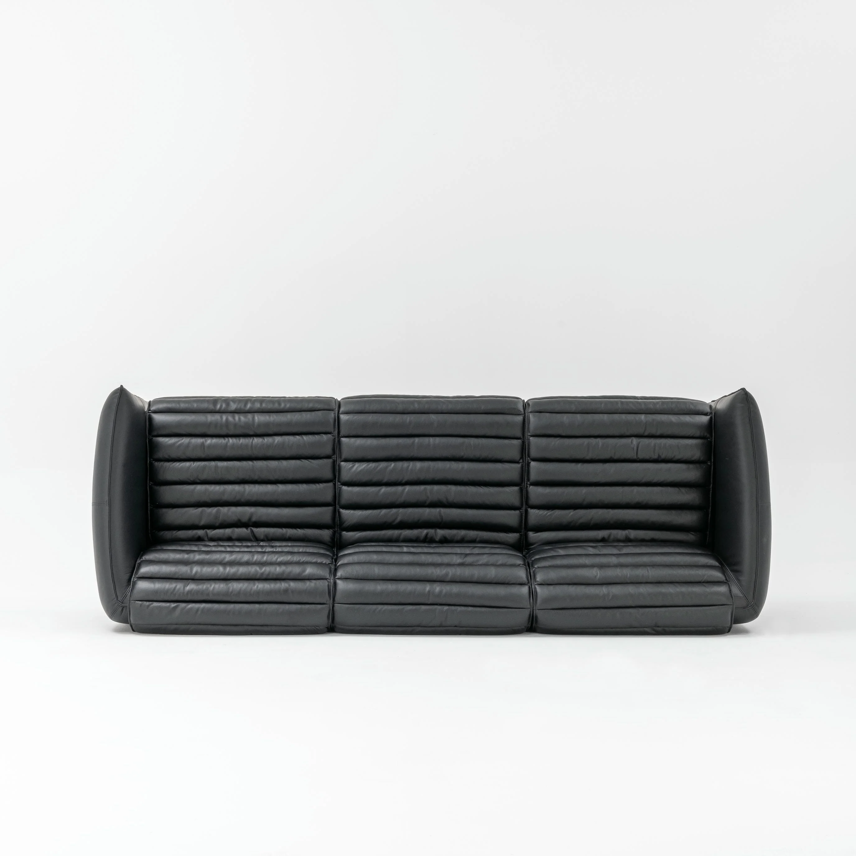 Airframe Sofa 4 Seater - Image 10