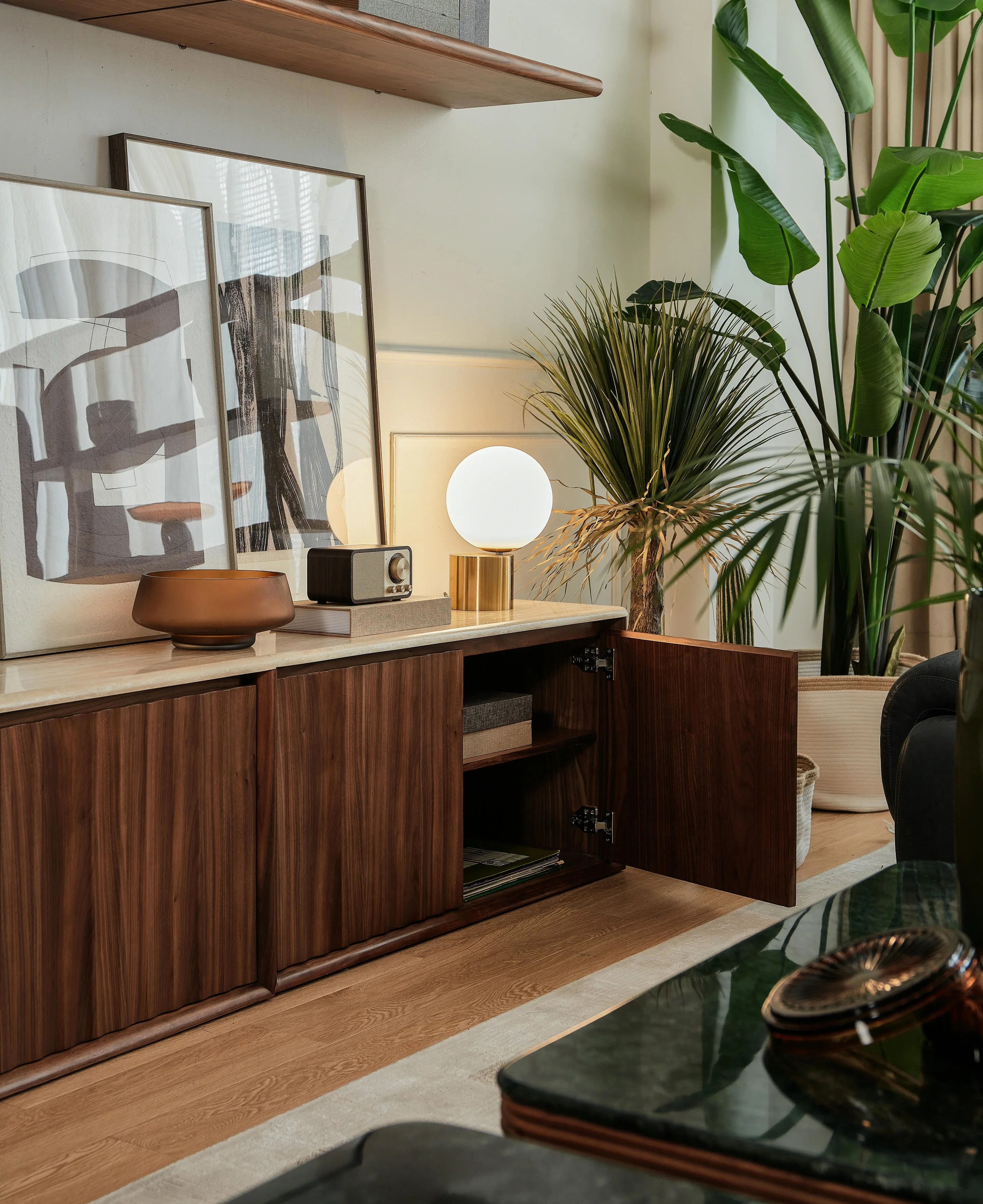 Hotel Paradiso TV Unit - Image 9