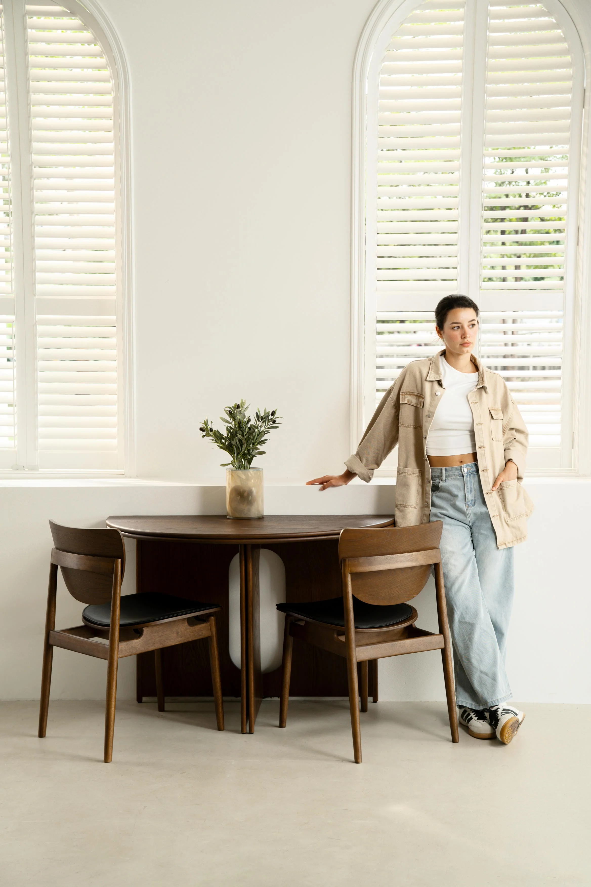 Rituals Round Dining Table - Image 10