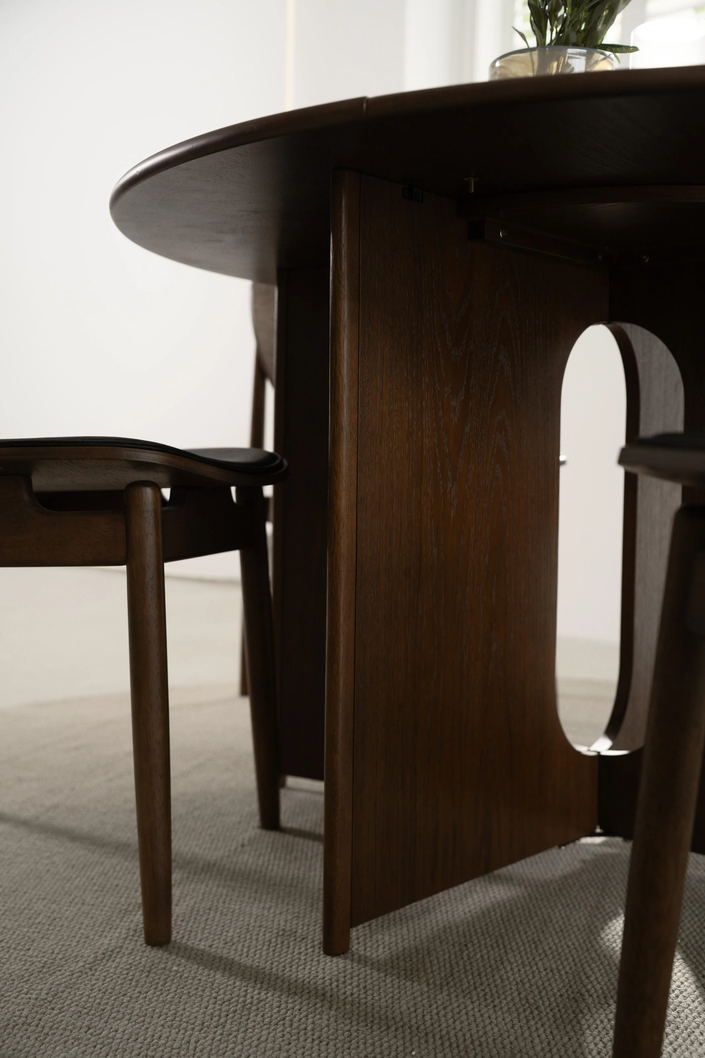 Rituals Round Dining Table - Image 16