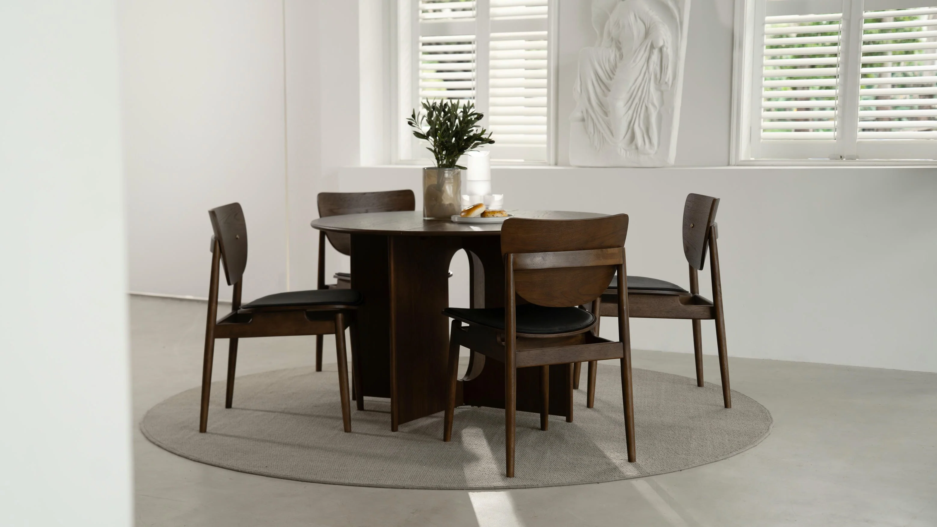 Rituals Round Dining Table - Image 19