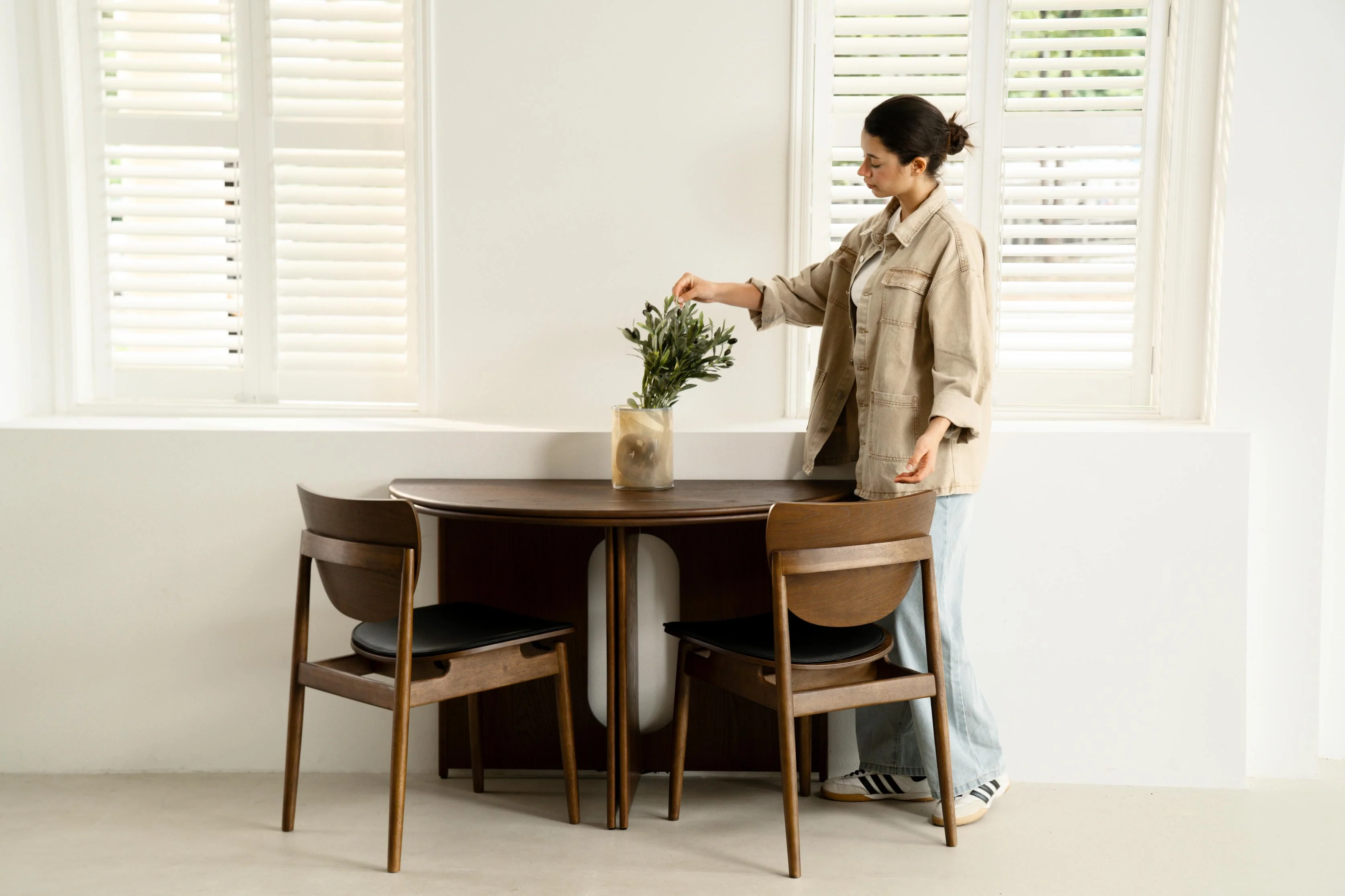 Rituals Round Dining Table - Image 6