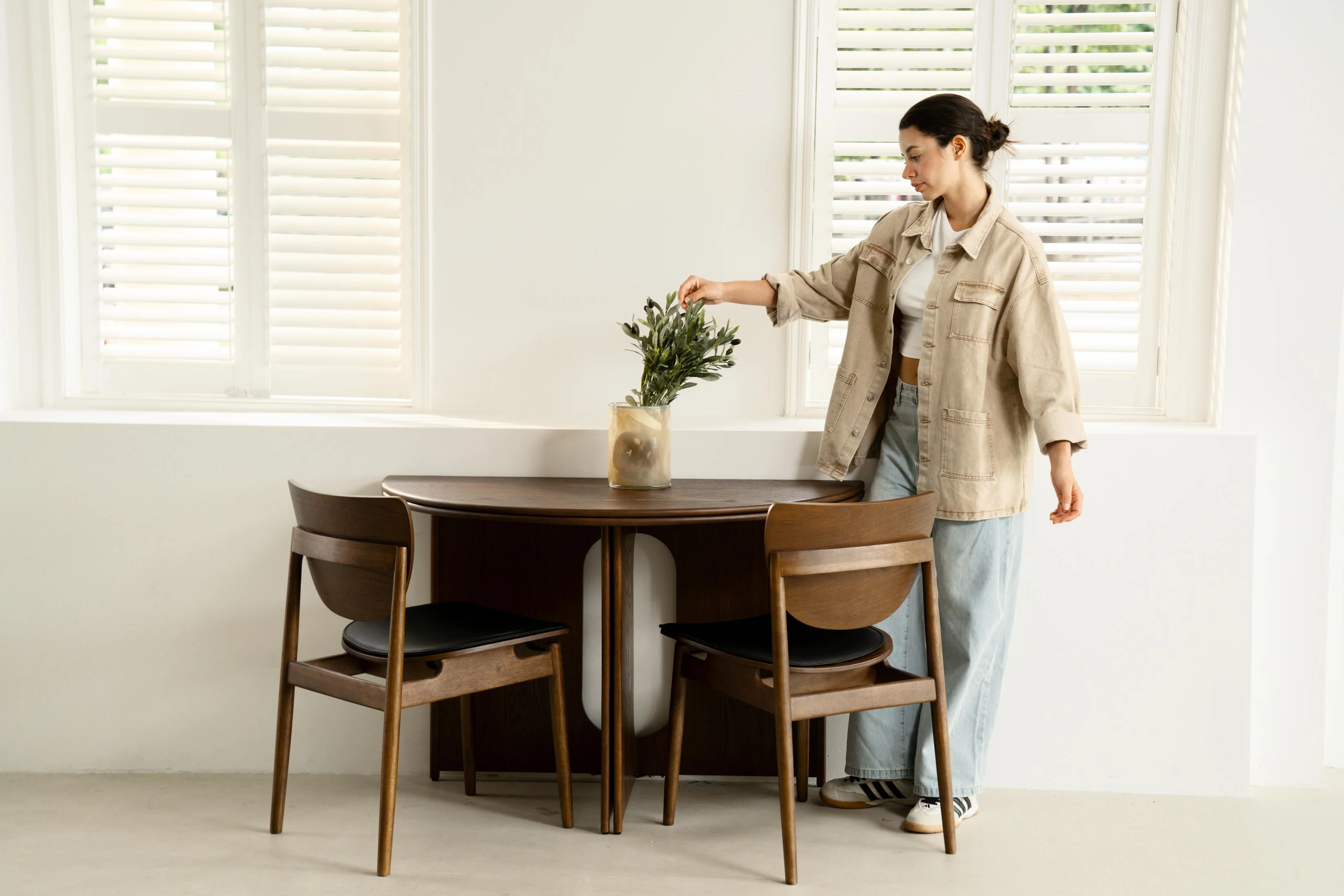 Rituals Round Dining Table - Image 8