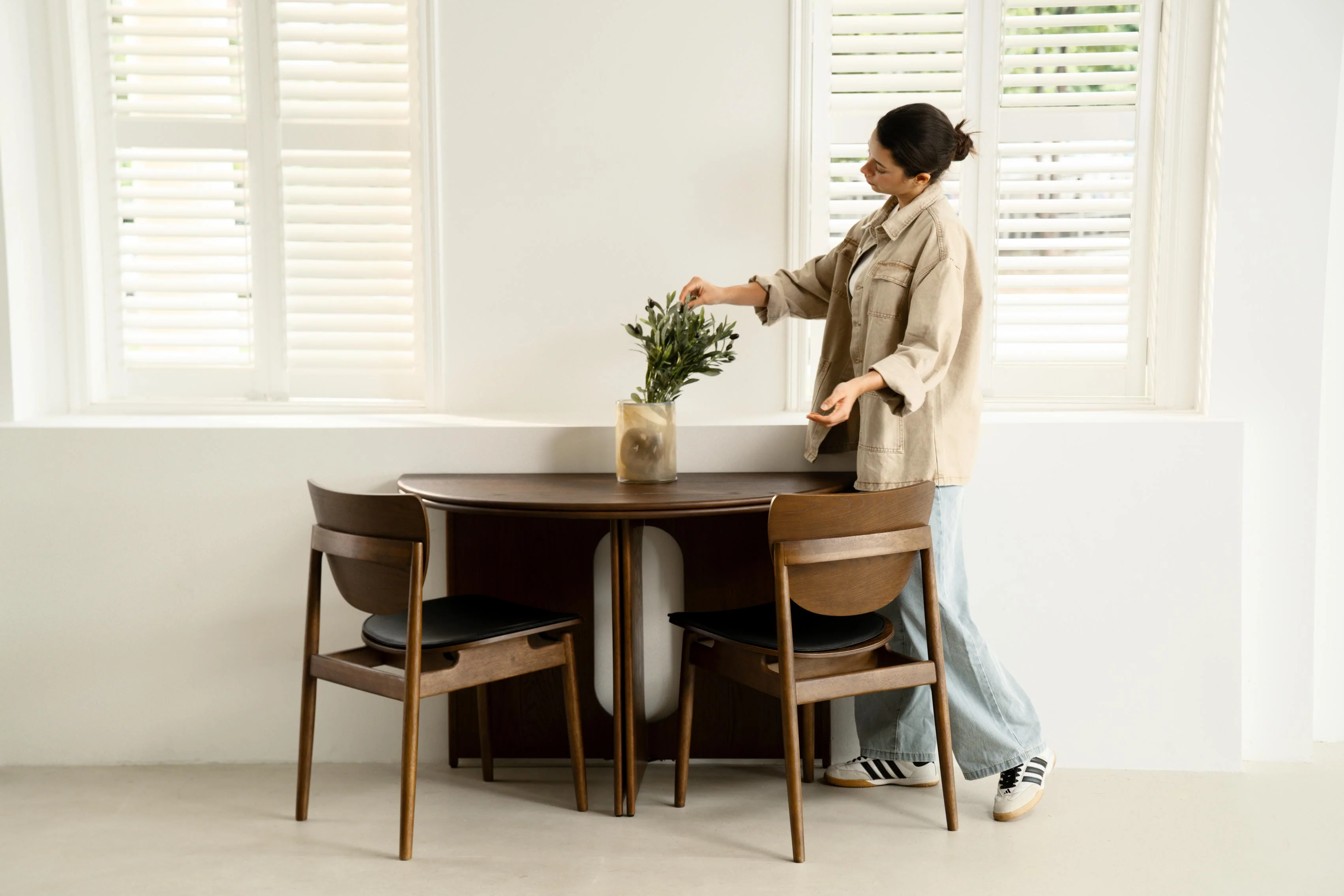 Rituals Round Dining Table - Image 9